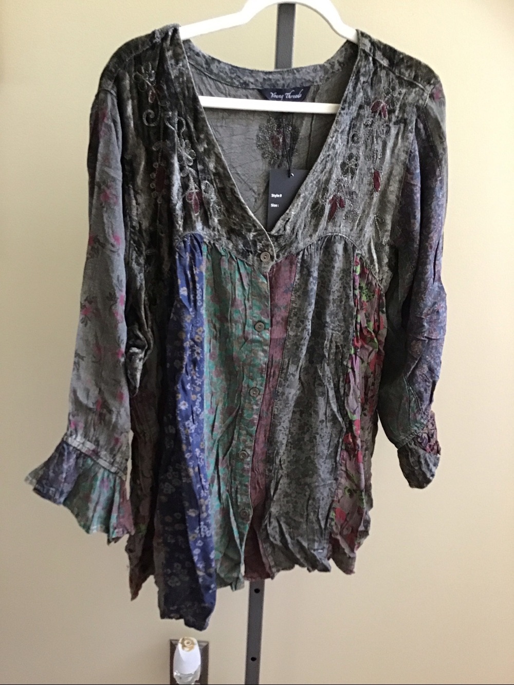 YOUNG THREADS NWT TOP Velvet Olive Floral Embroidered Size 2X